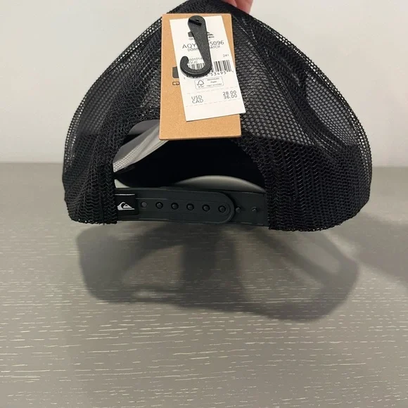 Quiksilver Black Trucker Hat NWT - Picture 2 of 2